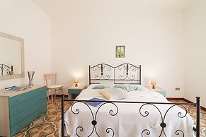 Isabel's House in Otranto 10 Seats