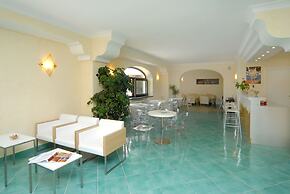 Ischia, Accommodation Close to the Poseidon Thermal Park for 16