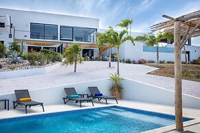 Tiara Apartment - Panoramic View With Beautiful Pool