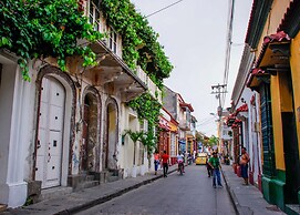 Dm-1q Studio Room In Getsemani With Pool and Wifi