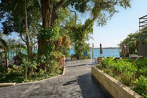 Cristalino Lagoon Front Hotel Restaurant & SPA