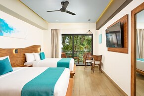 Cristalino Lagoon Front Hotel Restaurant & SPA