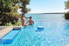 Cristalino Lagoon Front Hotel Restaurant & SPA