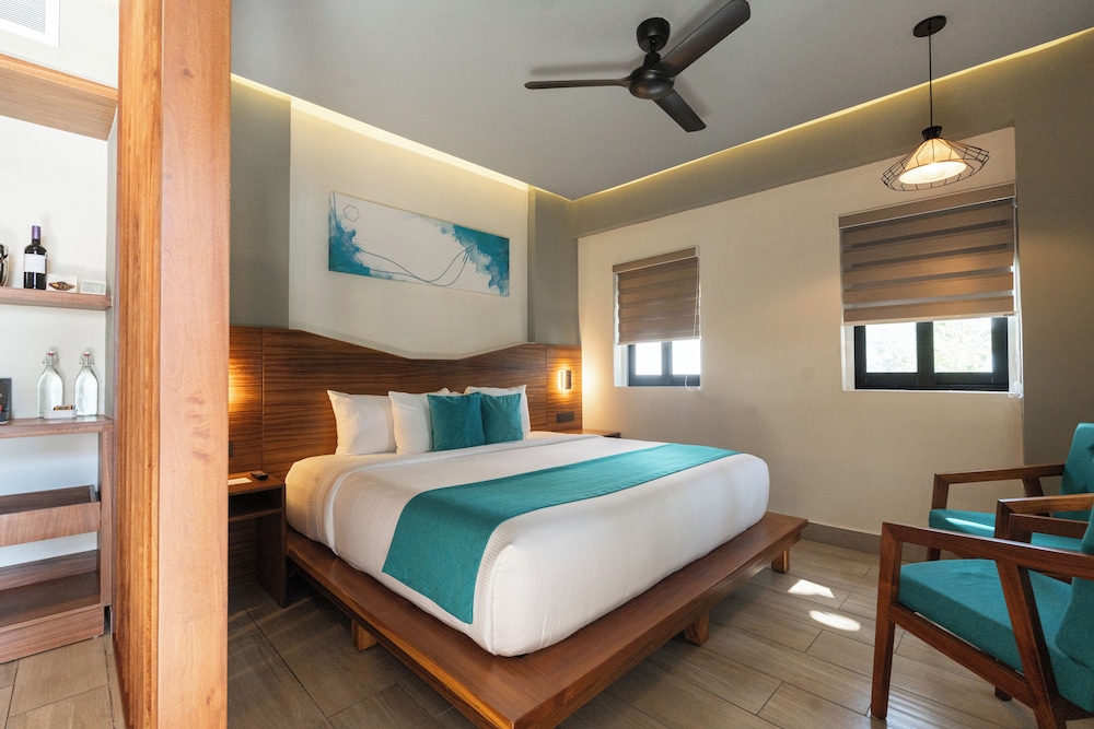Cristalino Lagoon Front Hotel Restaurant & SPA - Adults Only