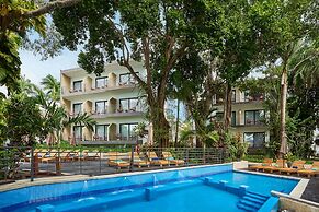 Cristalino Lagoon Front Hotel Restaurant & SPA