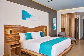 Cristalino Lagoon Front Hotel Restaurant & SPA