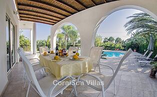 Amazing Pool, Complete Privacy, Amenities and Beach Nearby