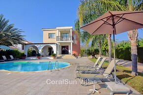 Amazing Pool, Complete Privacy, Amenities and Beach Nearby