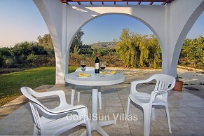 Amazing Pool, Complete Privacy, Amenities and Beach Nearby