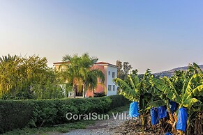 Amazing Pool, Complete Privacy, Amenities and Beach Nearby