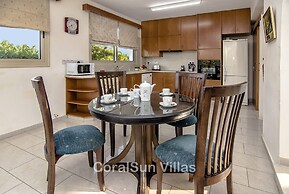 Amazing Pool, Complete Privacy, Amenities and Beach Nearby