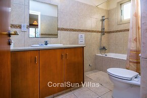 Amazing Pool, Complete Privacy, Amenities and Beach Nearby