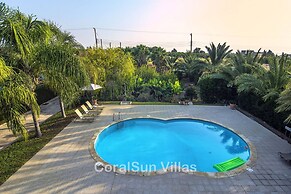 Amazing Pool, Complete Privacy, Amenities and Beach Nearby