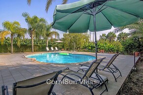 Amazing Pool, Complete Privacy, Amenities and Beach Nearby