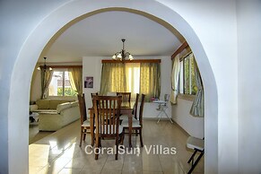 Amazing Pool, Complete Privacy, Amenities and Beach Nearby