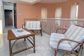 Amazing Pool, Complete Privacy, Amenities and Beach Nearby