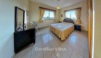 Amazing Pool, Complete Privacy, Amenities and Beach Nearby