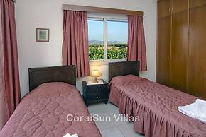 Amazing Pool, Complete Privacy, Amenities and Beach Nearby