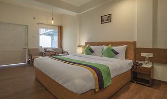 Treebo Raj Mall Road