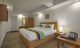 Treebo Raj Mall Road