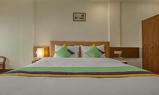 Treebo Raj Mall Road