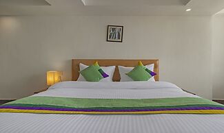 Treebo Raj Mall Road