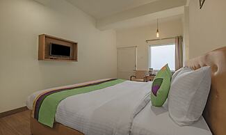 Treebo Raj Mall Road