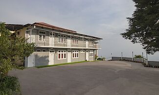 Treebo Raj Mall Road