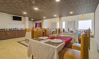 Treebo Raj Mall Road