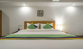 Treebo Raj Mall Road