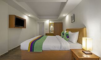 Treebo Raj Mall Road