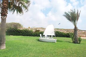 Sea Front Villa With Private Heated Pool, Quiet Area Paphos 322