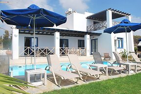 Sea Front Villa With Private Heated Pool, Quiet Area Paphos 322