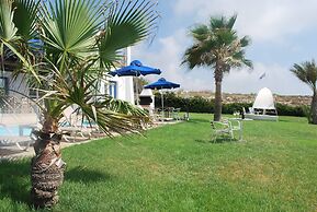 Sea Front Villa With Private Heated Pool, Quiet Area Paphos 322