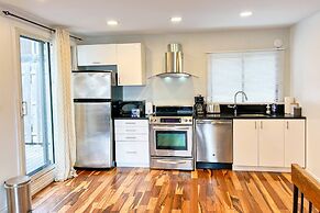 Stylish Townhome Dt Mtl Num01