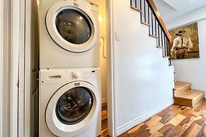 Stylish Townhome Dt Mtl Num01