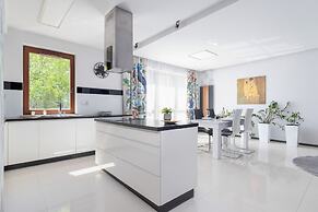 Big Apartment With Garden by Renters