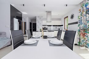 Big Apartment With Garden by Renters