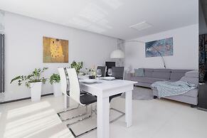 Big Apartment With Garden by Renters
