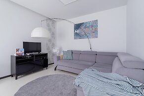 Big Apartment With Garden by Renters