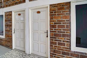 Super OYO 91173 Guesthouse King Puntodewo