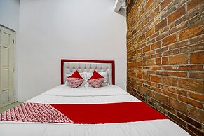 Super OYO 91173 Guesthouse King Puntodewo