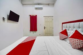 Super OYO 91173 Guesthouse King Puntodewo