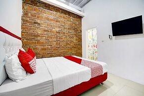 Super OYO 91173 Guesthouse King Puntodewo