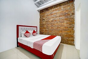 Super OYO 91173 Guesthouse King Puntodewo
