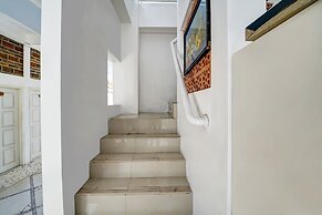 Super OYO 91173 Guesthouse King Puntodewo