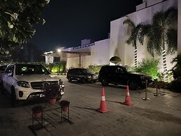 Bel-La Monde Hotel NH8 at 6km from IGI Airport Delhi