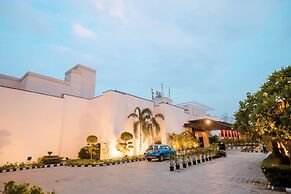 Bel-La Monde Hotel NH8 at 6km from IGI Airport Delhi