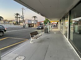 Readyset Apartments at Charman