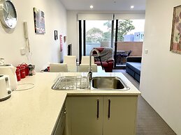 Readyset Apartments at Charman